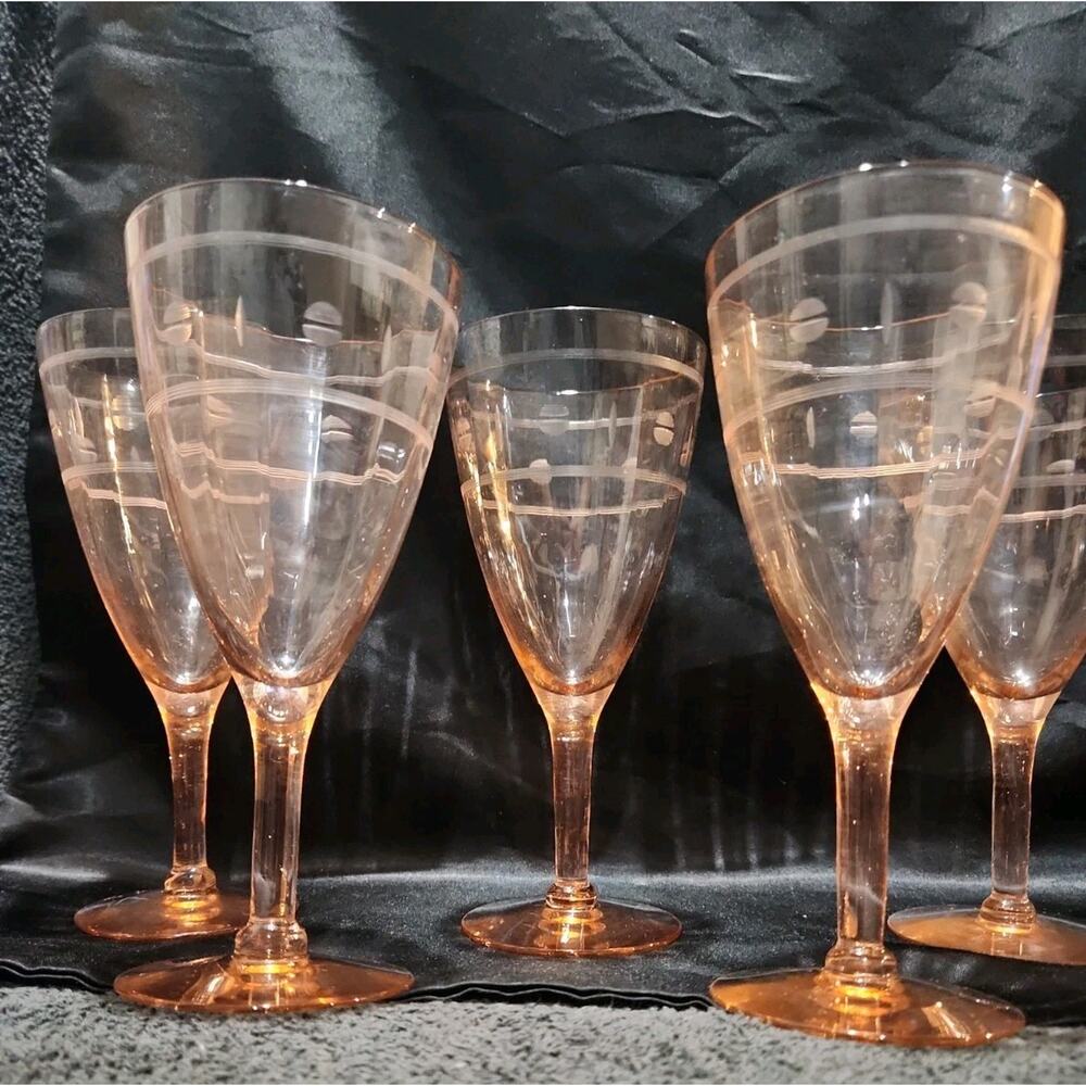 Set Of 5 Pink Depression Water Goblet Glasses With Etched Decoration - Picture 3 of 5